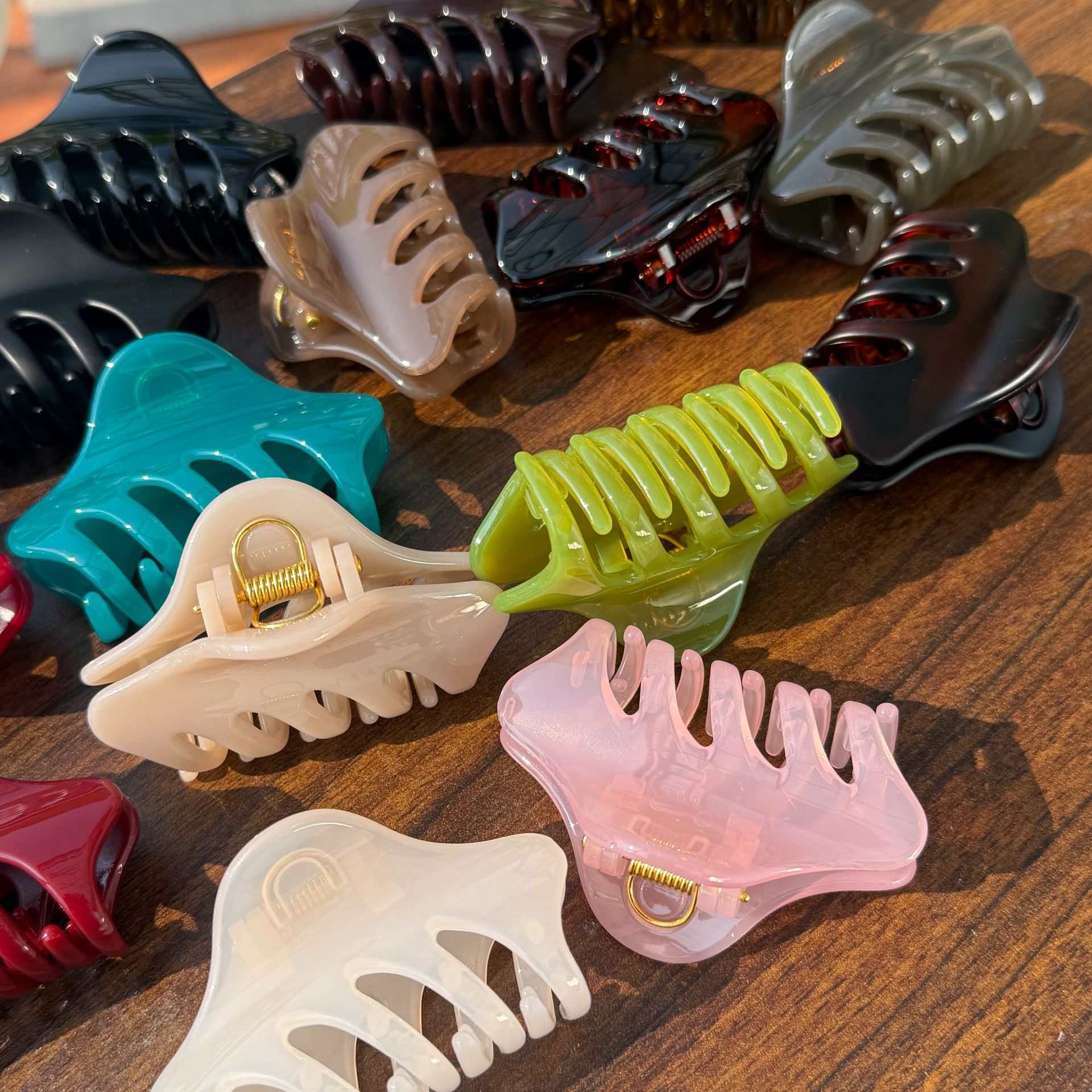 45g Weight Hair Claws Hair Accessories Type 1 Piece Quantity Holiday, Daily, Street Occasion Plastic, Resin Material Solid Color Pattern All Seasons Season Women's Gender Polishing Design Simple Style Style Simple Style Women's Solid Color Plastic Resin Polishing Hair Claws 17