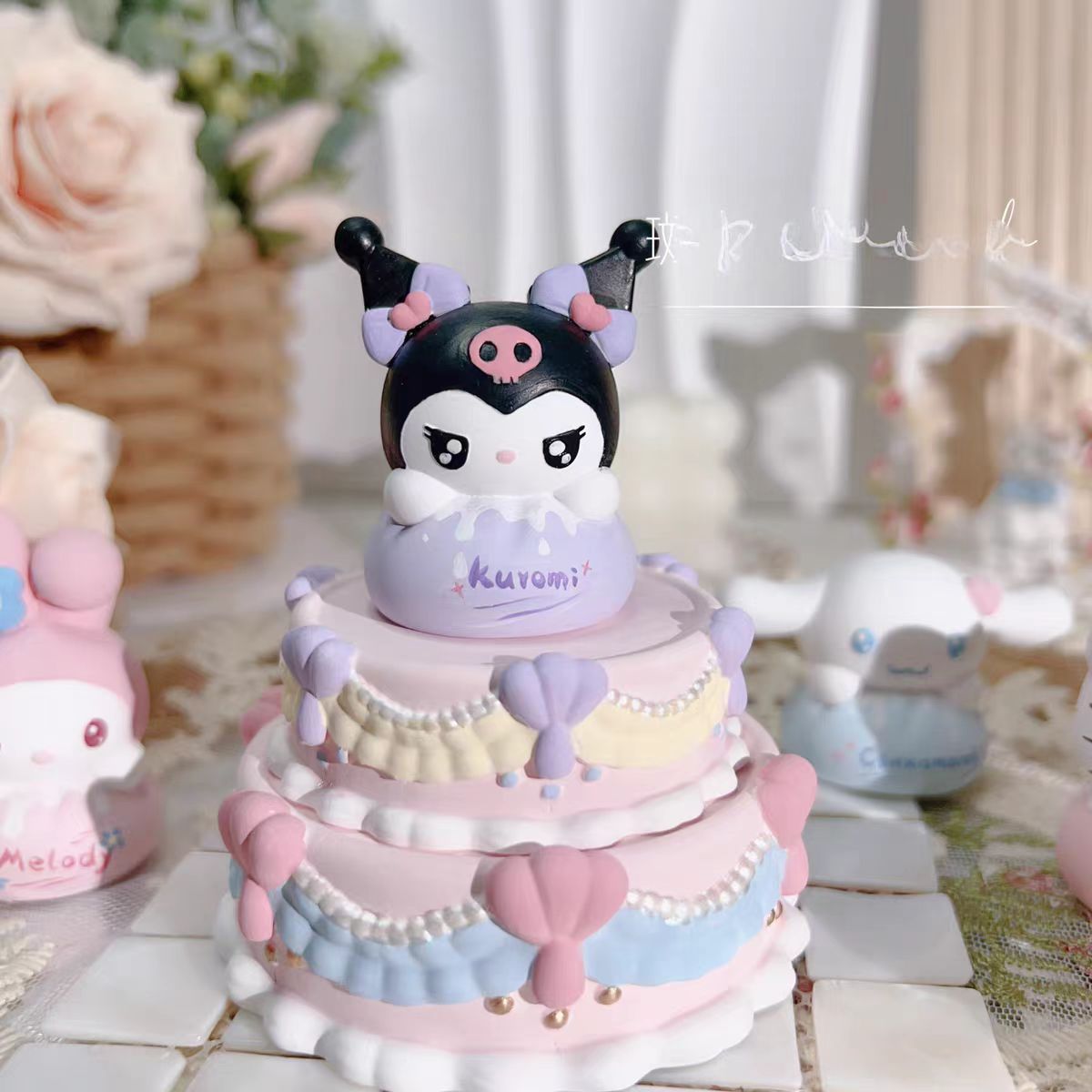 쿠로미 케이크 보관 세트에는 무료 배송이 포함되어 있지 않습니다.