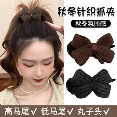 ニットの毛糸のヘアピンの蝶結びは女性の秋冬の後頭部のクリップの頭飾りの丸子の髪の神器のカードをつかみます。