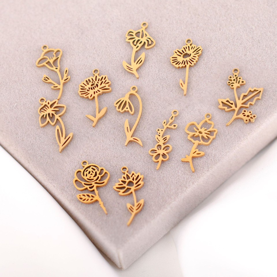 European and American Cross-Border Best-Selling Gold-Colored December Flower Stainless Steel Exquisite Flower Pendant Small Snowflake Hollow Charm