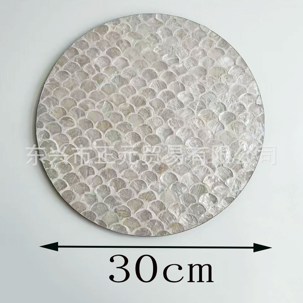 흰색 물고기 비늘 모양 식탁 매트 30cm