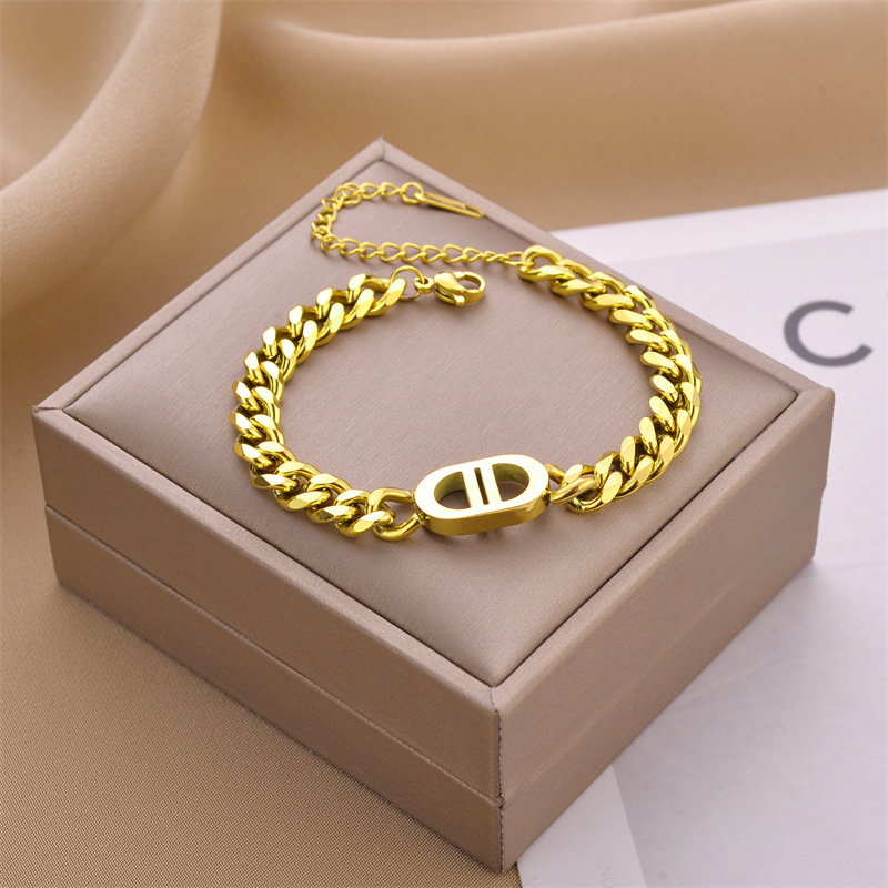 Ventas transfronterizas calientes nuevas pulseras de acero de titanio personalidad femenina de alto nivel diseño ligero de lujo moda temperamento versátil joyería de acero de titanio image 102