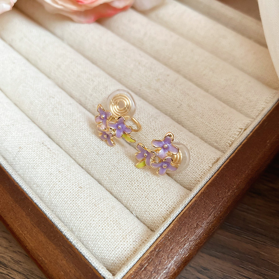 Pendientes de flores de aceite de gota de aguja de plata Pendientes de todo fósforo de moda dulce y suave Pendientes de temperamento fresco pequeño, sentido de clase alta de nicho