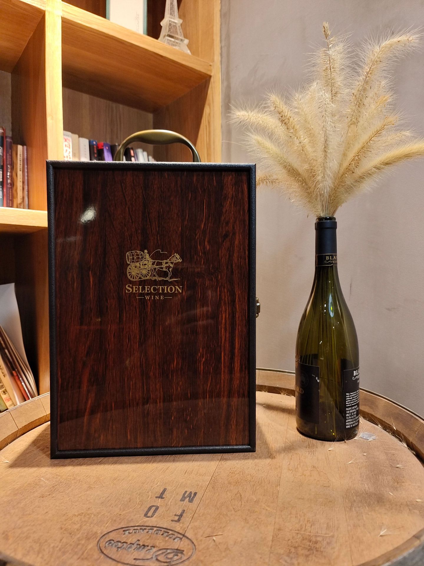 래커 처리된 가죽과 나무 이중 상자;