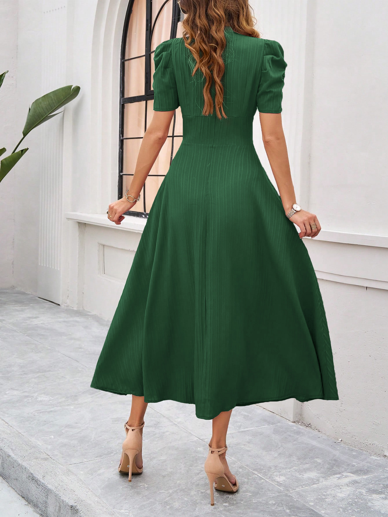 318g Weight Maxi Long Dress Dress Length Type Short Sleeve Sleeve Length Swing Dress Dresses Type Puff Sleeve Sleeve Type Spandex, Polyester Fabric Type High Waist Waist Line Daily Occasion V Neck Neckline Regular Fit Fit Type Solid Color Pattern 2025 Spring and Summer Season Women's Gender Pleated Design Simple Style Style Wholesale Women's Simple Style Pleated Solid Color Daily V Neck Short Sleeve Swing Dress 5
