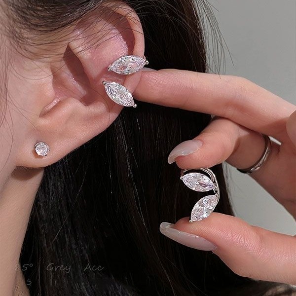 Sparkling Zircon Water Drop Clip-On Earrings for Women, No Ear Piercing Needed, Light Luxury, High-End Feel, Niche, Exquisite, Unique, Stylish, Design-Oriented, High-Class