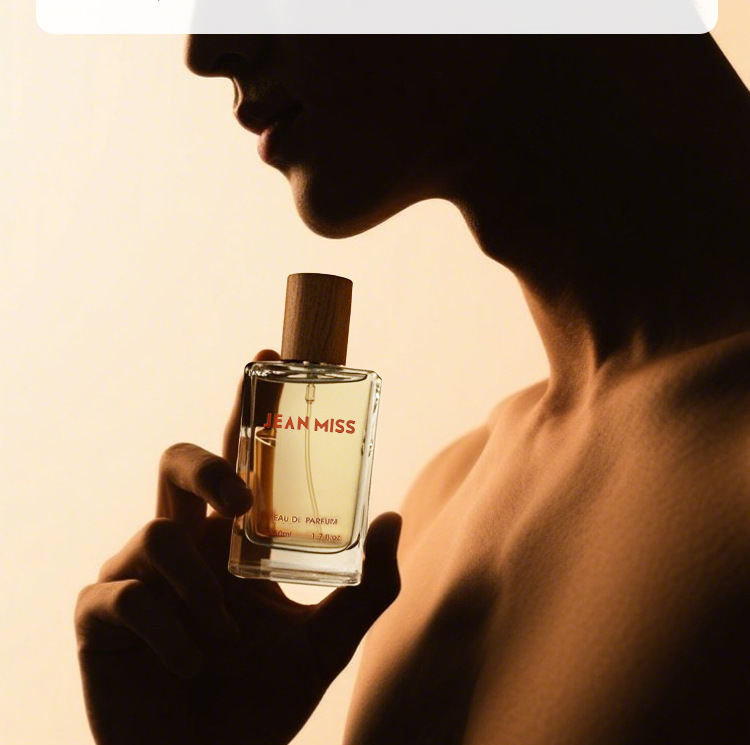 Herrparfym med jordig och träig doft eau de toilette_voghion.com