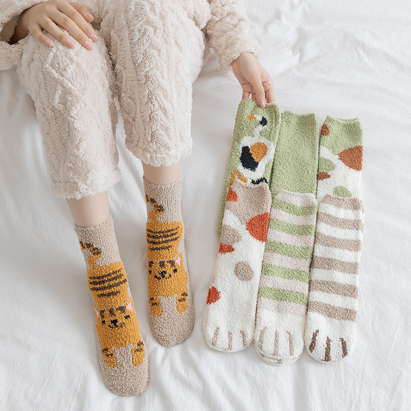 Autumn and winter thickened socks children's Japanese cartoon pattern cute women's socks half velvet floor socks thickened warm sleep socks