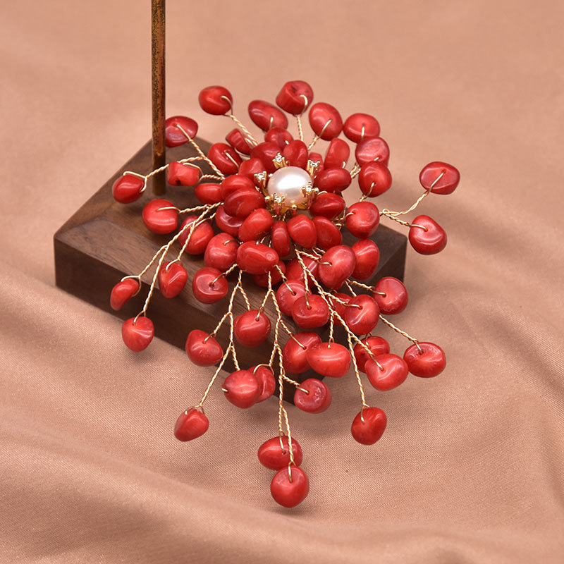 Broche de perlas naturales con borlas de bambú marino y flores, moda de alta gama, redondo y exquisito, broche de perlas estilo Chanel de alta calidad para mujer.
