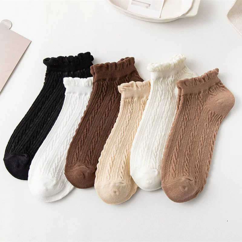 Серебряный? Нет. Оригинал: Mid‑calf breathable lace socks, embroidered cute motifs (rabbit/heart/flower), one size