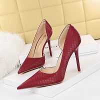 1363-5 European and American sexy nightclubs show thin thin thin heels super high heels shallow mouth side hollow high heels retro snake pattern single shoes
