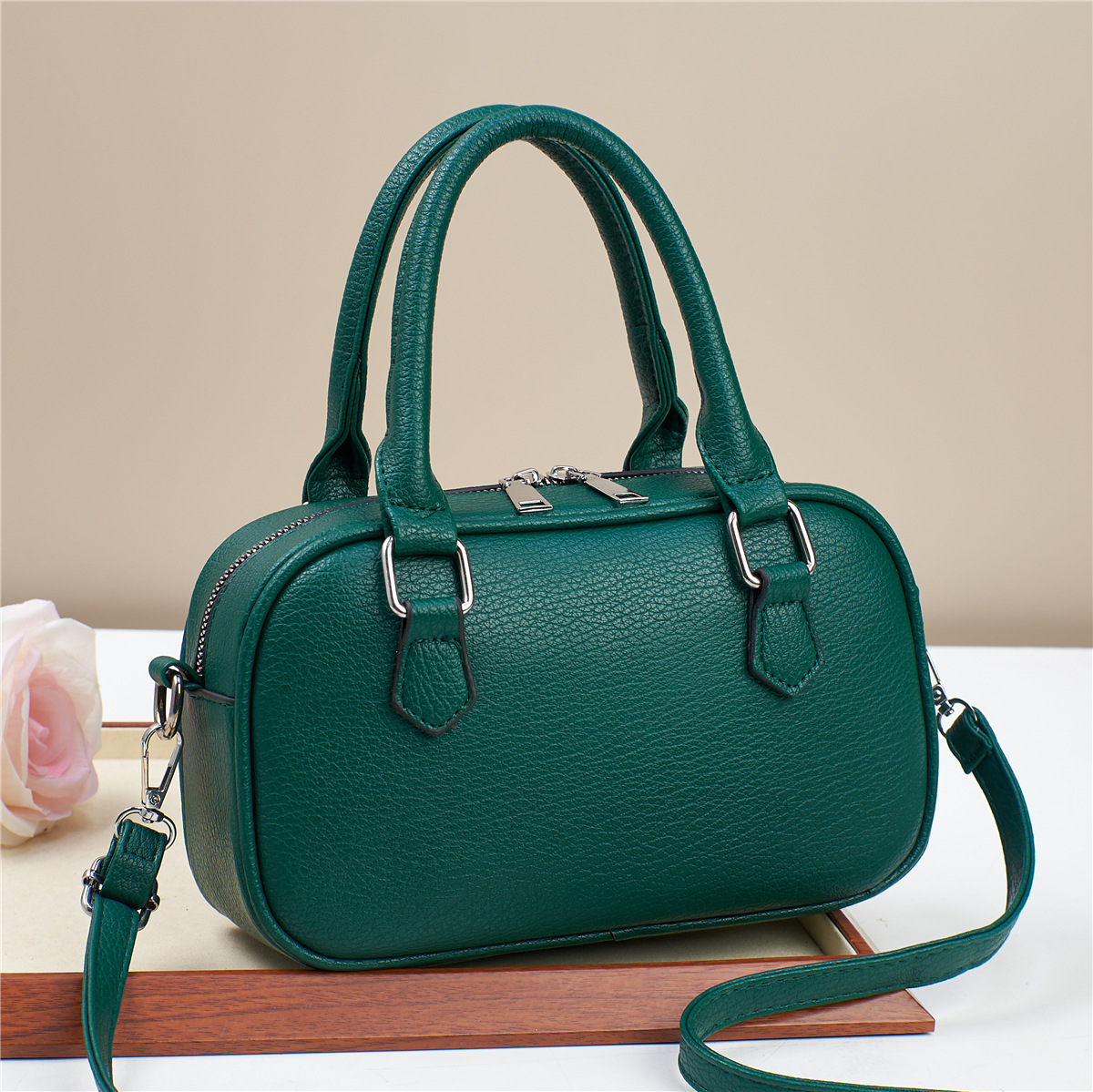 2025 verano nueva moda damas atmósfera damas fabricantes versátiles bolsos de teléfono móvil bolsos de madre bolsos de hombro