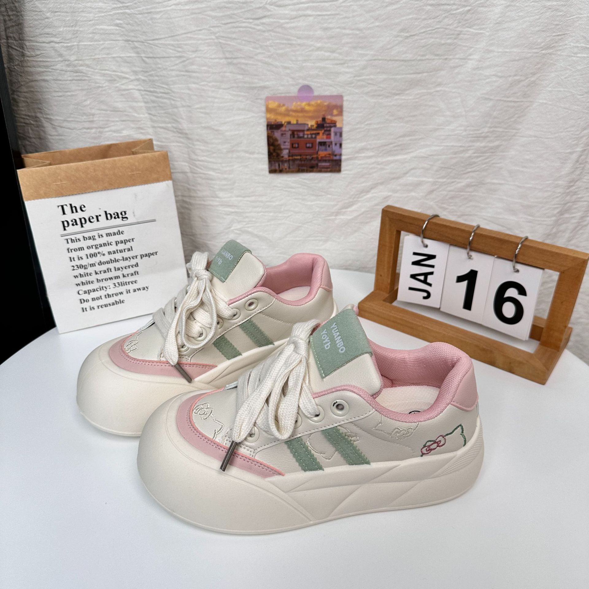 Zapatillas de tabla de pan de suela gruesa de onda lejana para mujer, retro, nicho, tendencia, todo fósforo, feo, lindo, cabeza grande, zapatos blancos, cabello