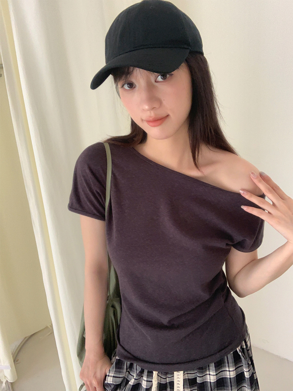 짙은 회색