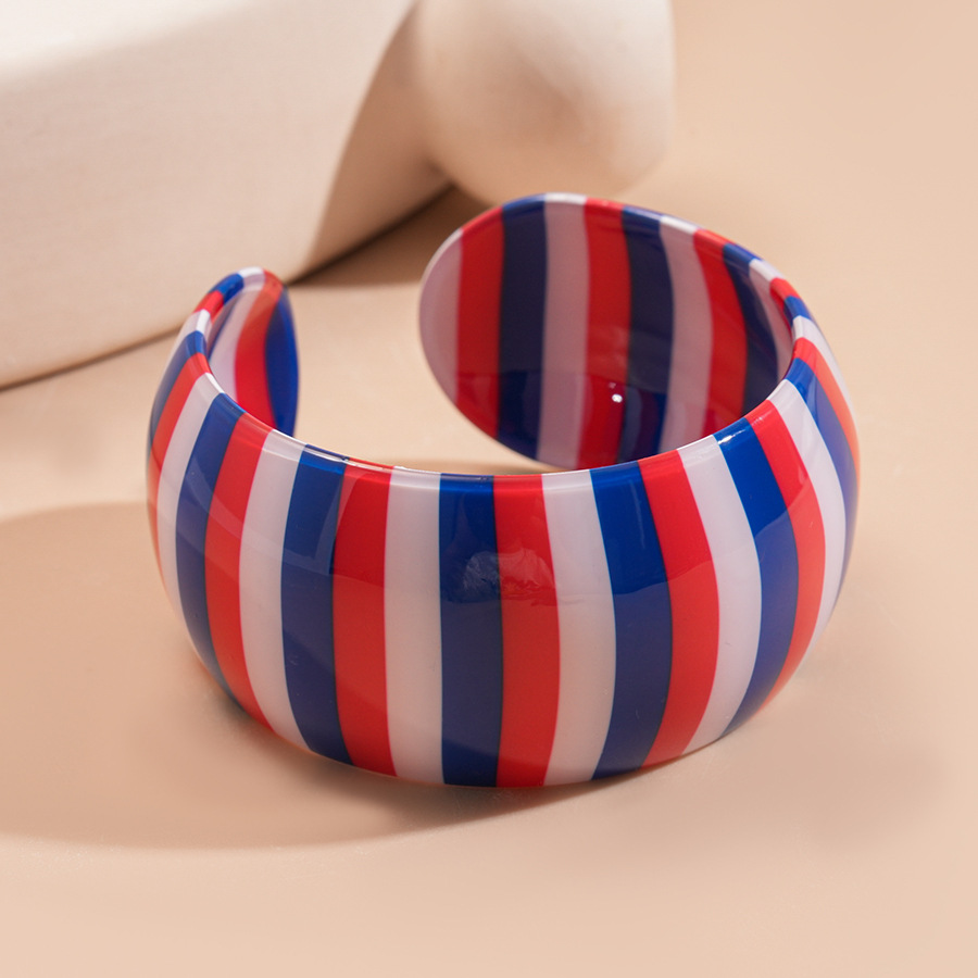 Europa y los Estados Unidos transfronterizos acrílico rayas geométricas anchas aberturas pulseras de nicho simple personalidad alta sensación de exageración brazalete image 3