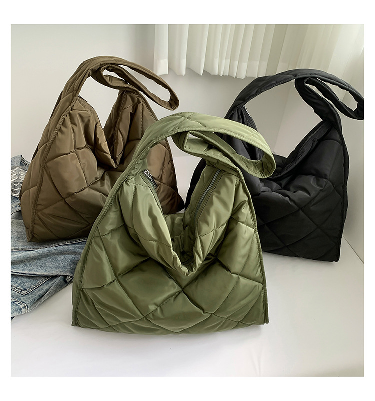 Women's Large Pu Leather Solid Color Lingge Streetwear Square Zipper Shoulder Bag display picture 15