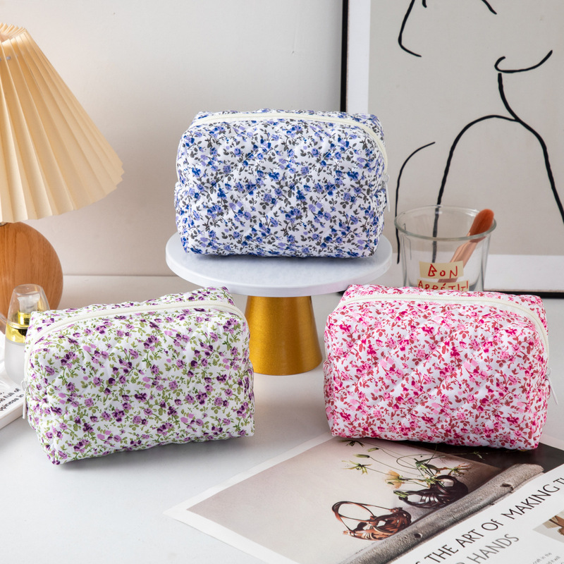 2025 Spring and Summer New Cute Floral Clutch Large Capacity Cosmetic Storage Bag Travel Portable Toiletries Bag