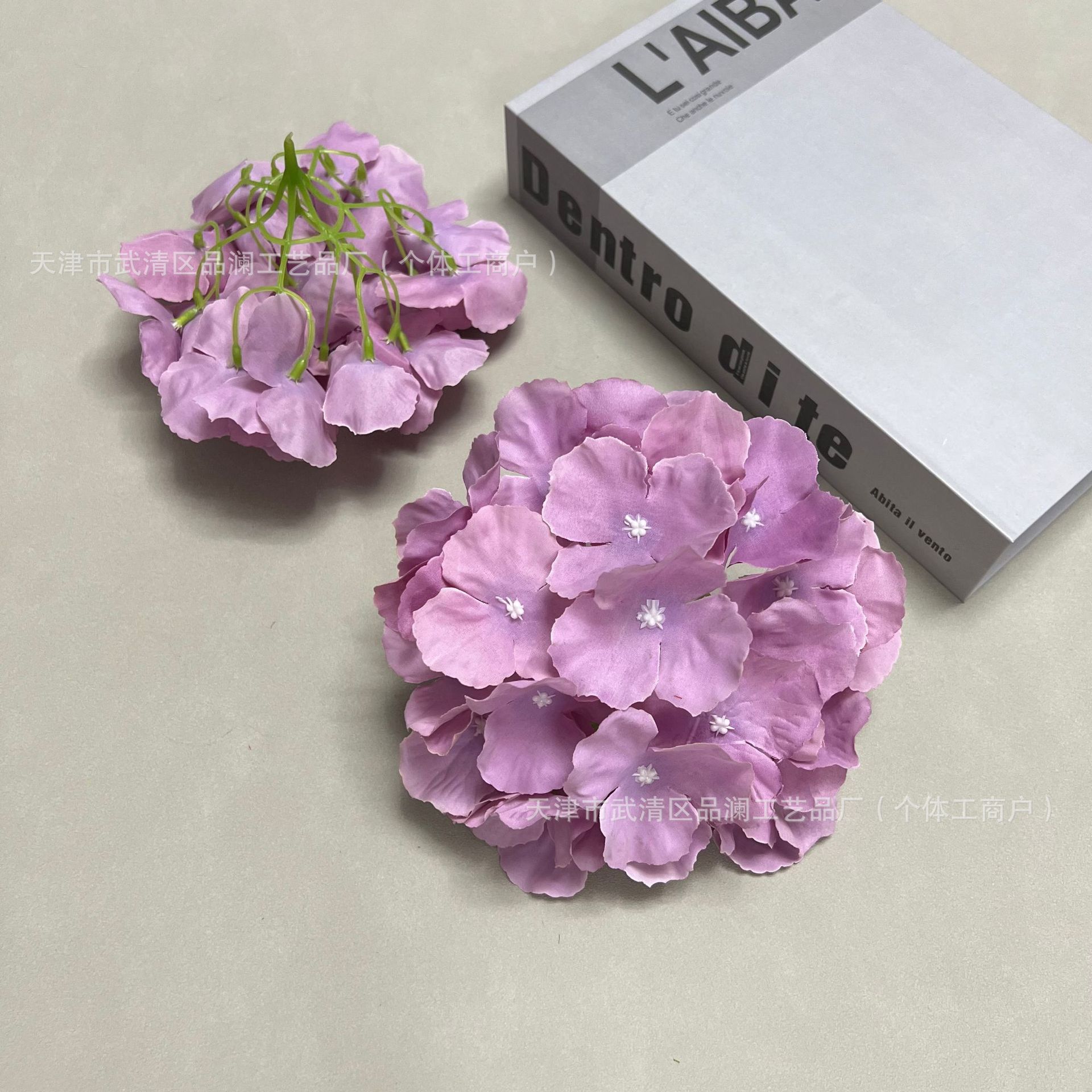 연한 보라색