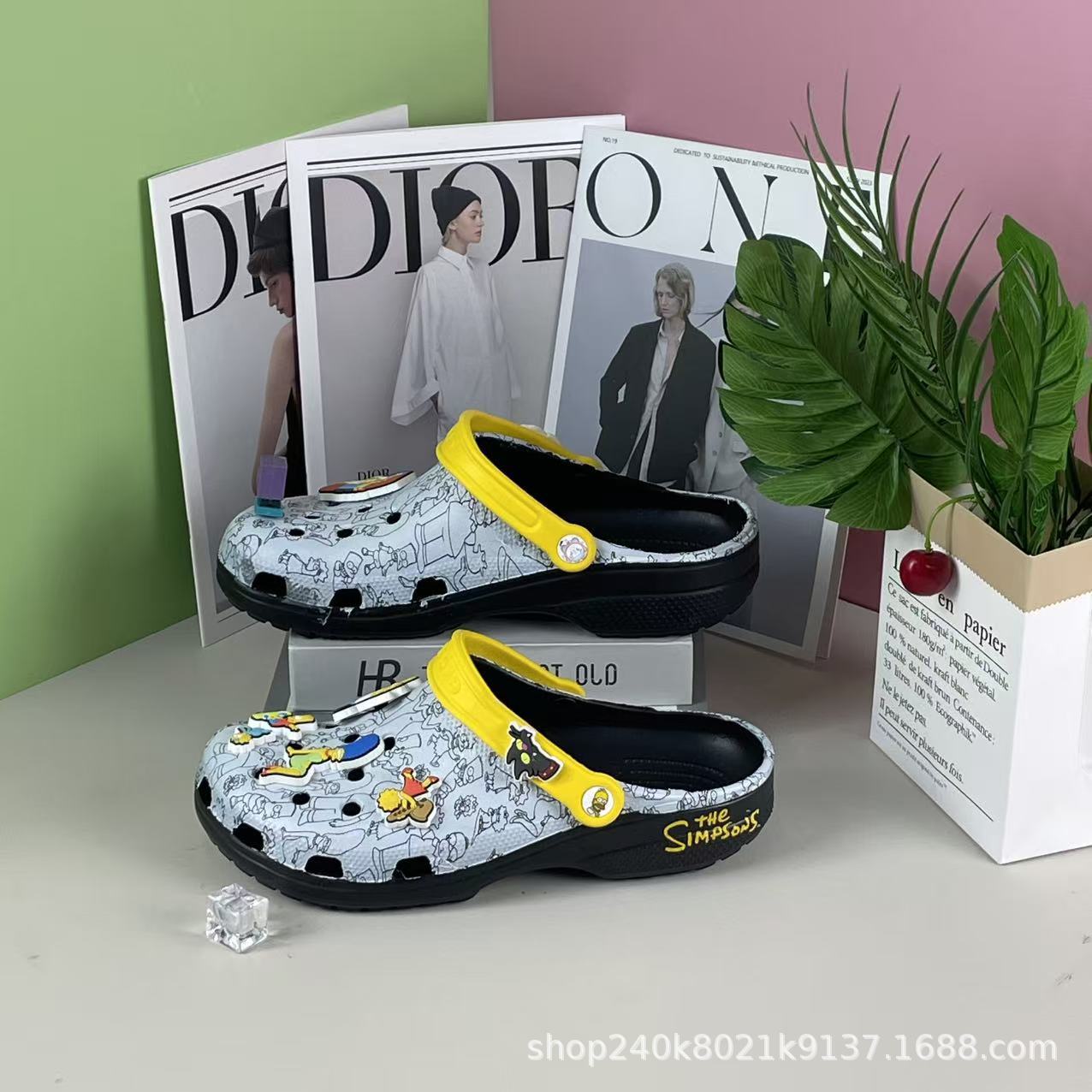 Sandalias tipo Crocs con estampado de Simpson, para familia/niños