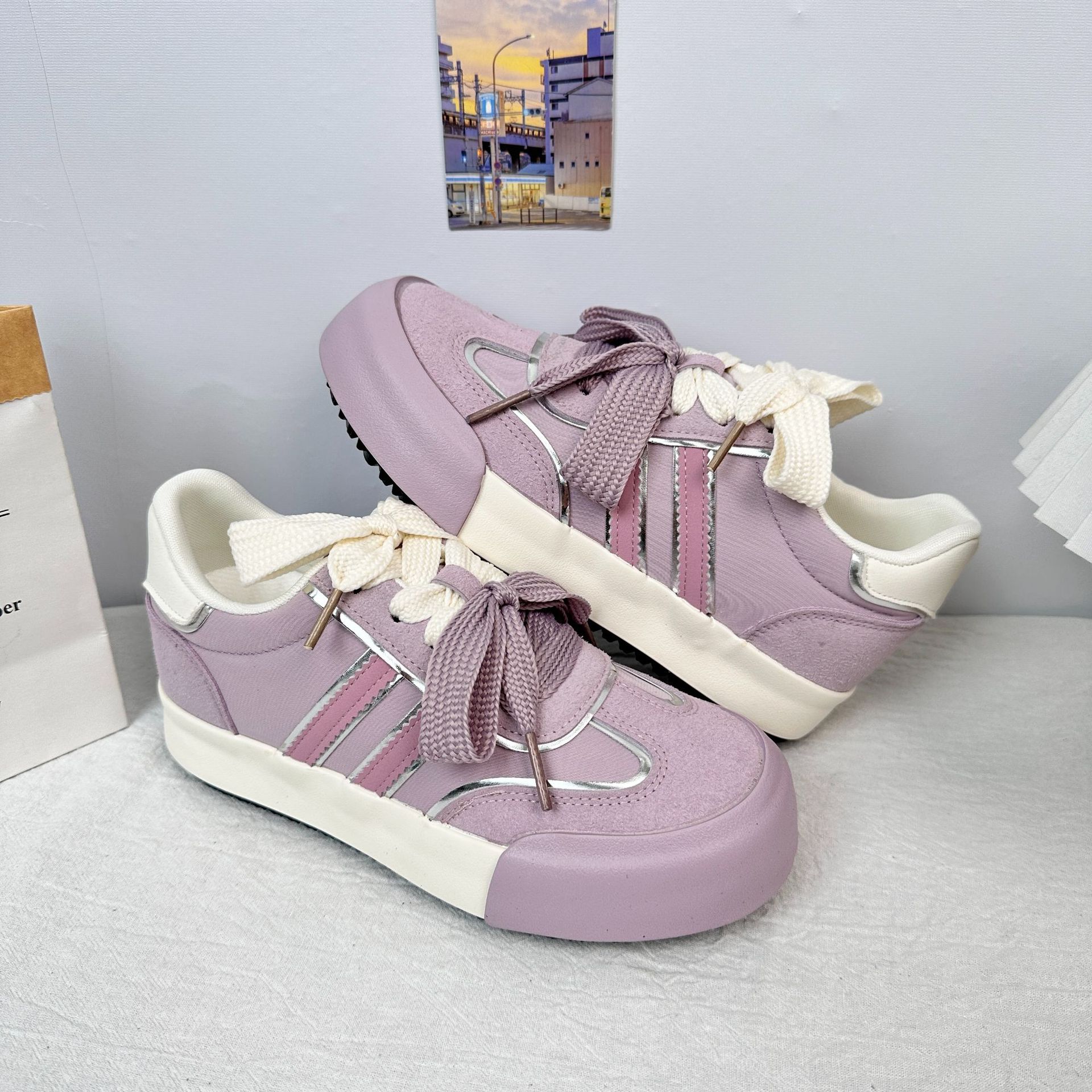 6642 estilo coreano estilo caliente zapatos de entrenamiento alemán nuevos zapatos de mujer 2025 primavera y otoño zapatos de punta redonda de todo fósforo plantillas de látex zapatos blancos