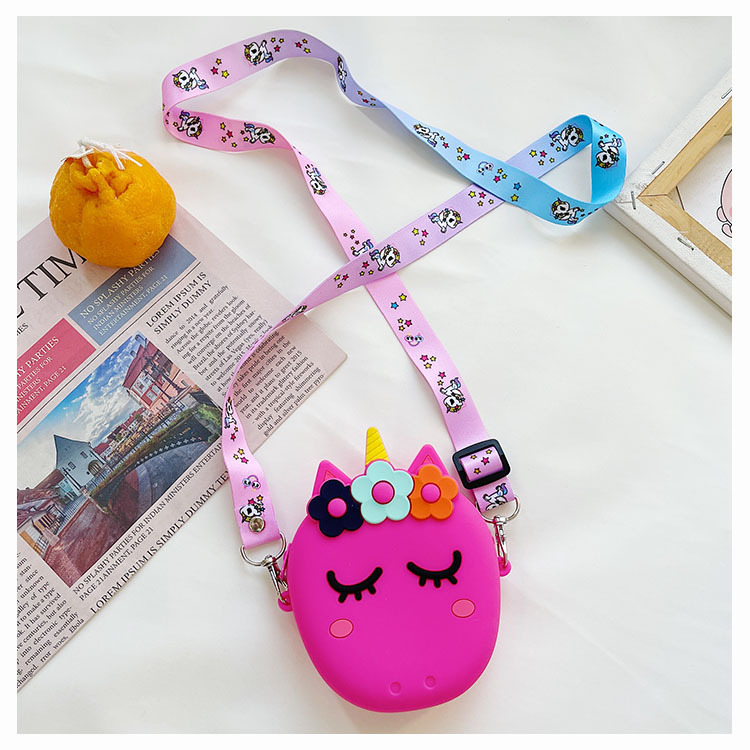 Mini Children's Bags  Summer New Cartoon Silicone Bag Boys And Girls Princess Accessories Change Purse Messenger Bag display picture 1