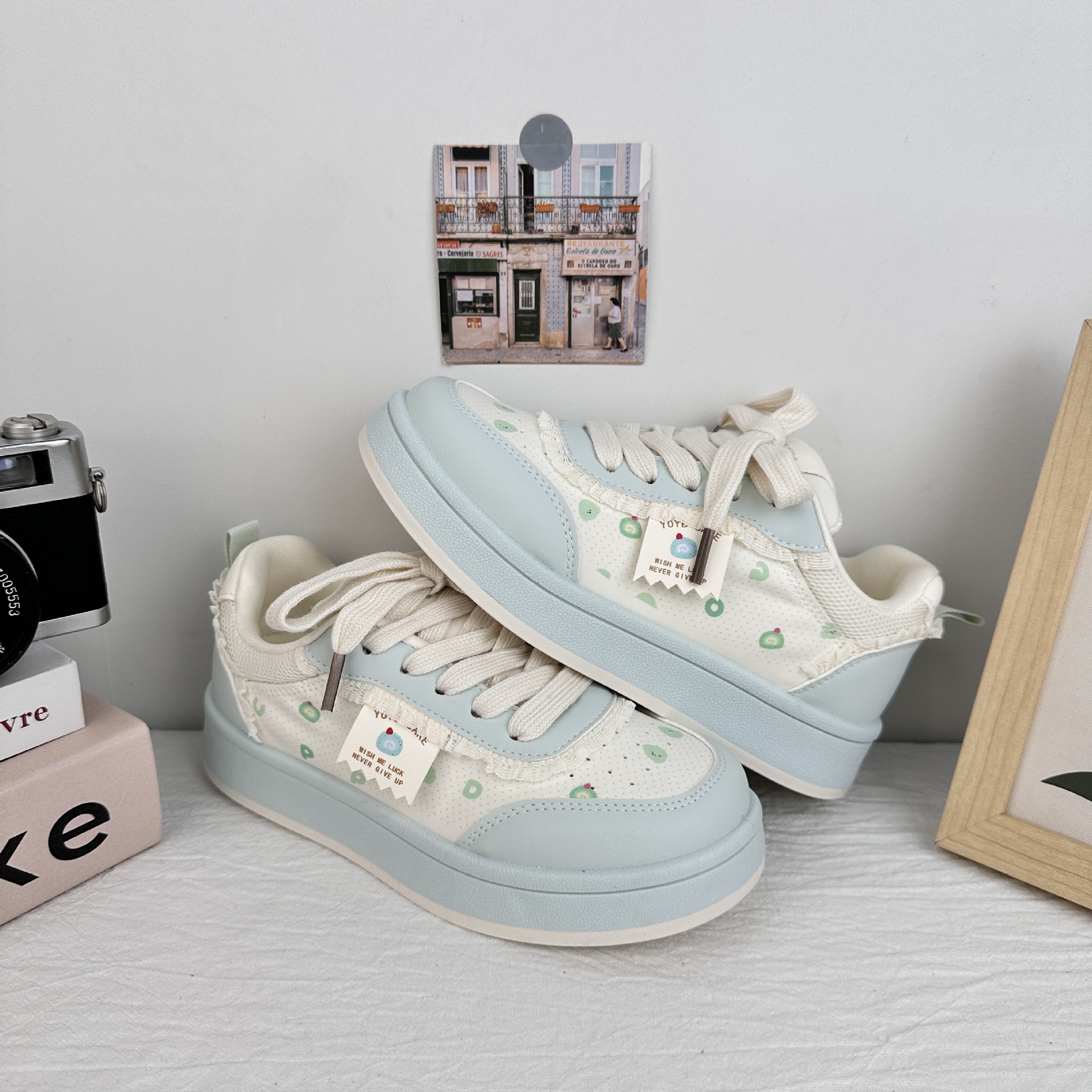 Farbo Bear impresión de verano delgada zapatos blancos versátiles zapatos de pan zapatos de mujer 2025 nuevos zapatos de skate casuales