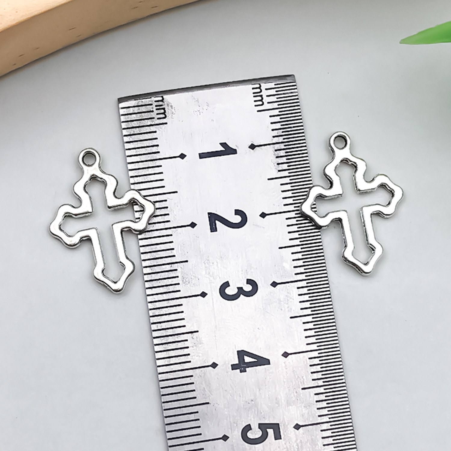 1 ancient silver hollow cross 15x21mm-0.7g-16920