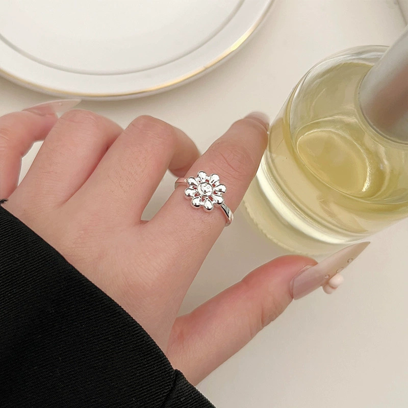 韓国版の不規則な925スターリングシルバーの女性用多用途リング、ニッチなインスタイルのデザイン、色あせしない組み合わせリング