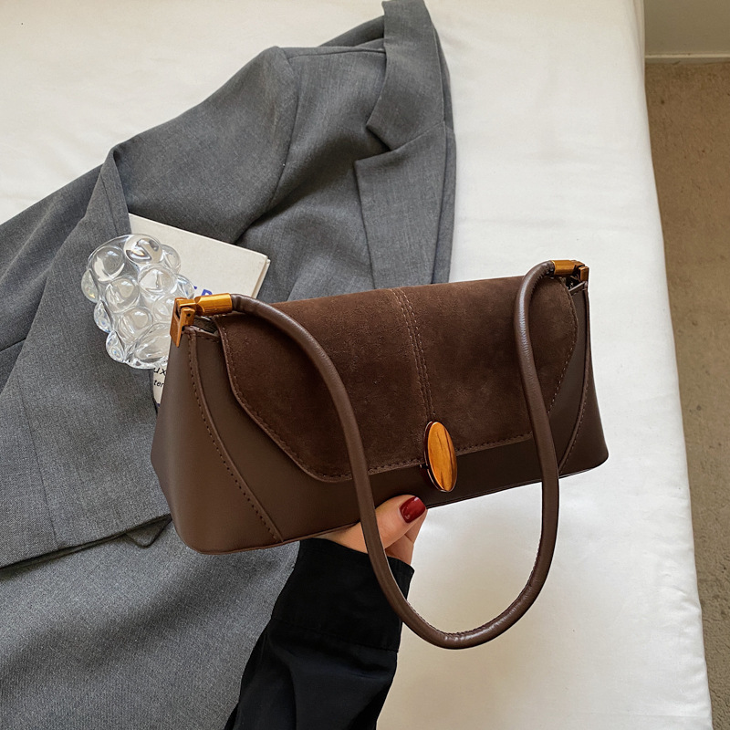 브라운 스웨이드