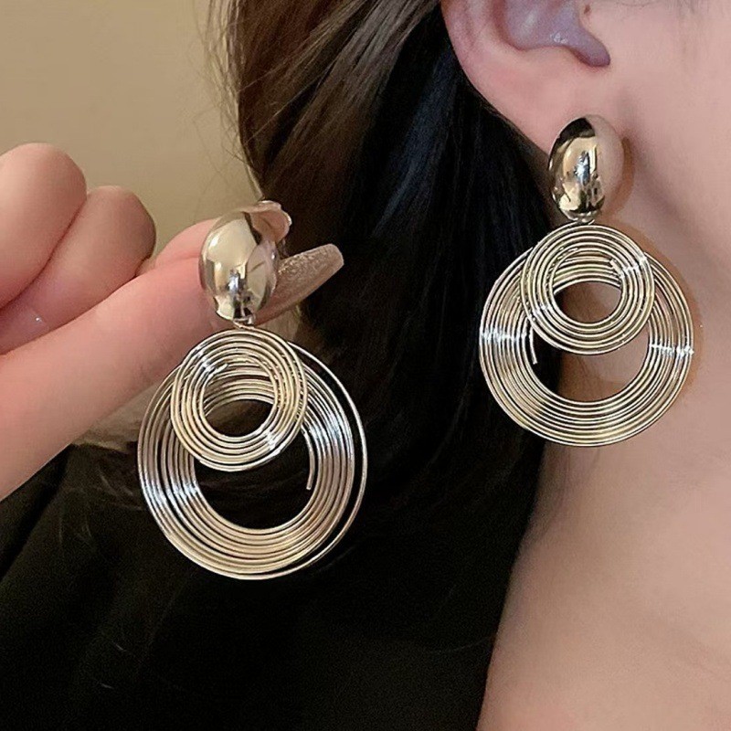 Small design fashionable sophisticated earrings