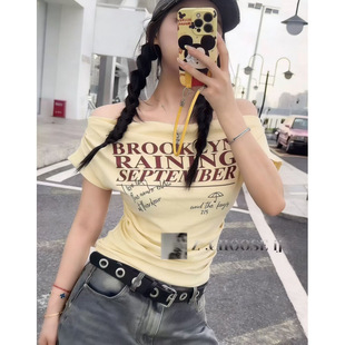 ���Ī�����ʽ��ĸӡ�������Ů�OӋ��б�I¶�����T���i�Ƕ�����