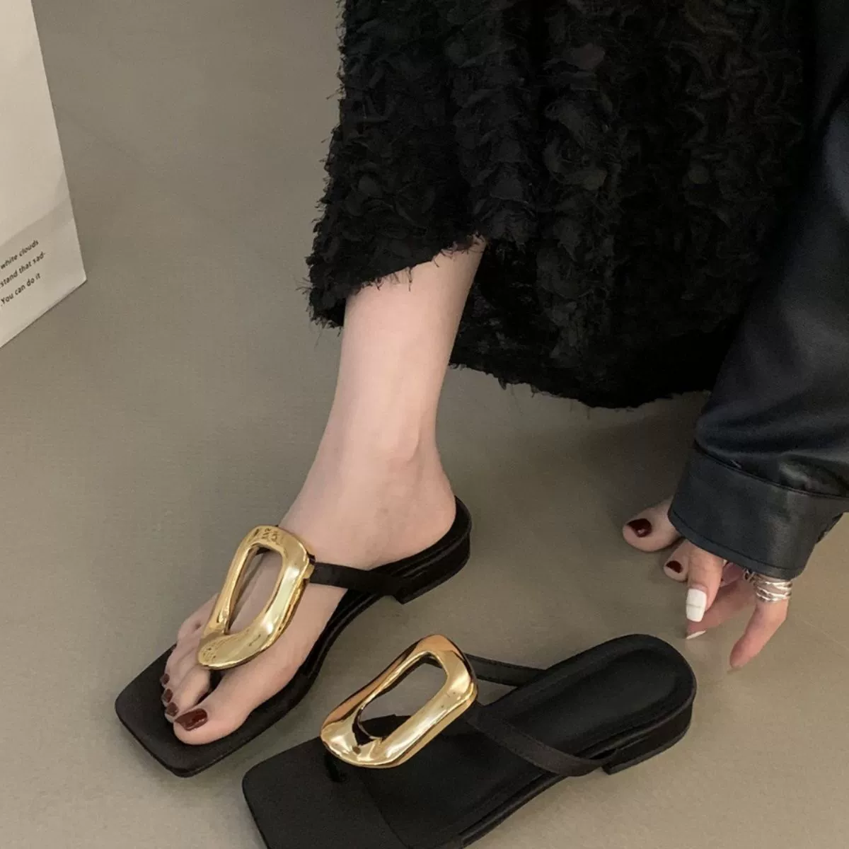 Square buckle clip-in slippers for women in summer wear 2025 new flat-soled casual square-toe clip-in slippers herringbone