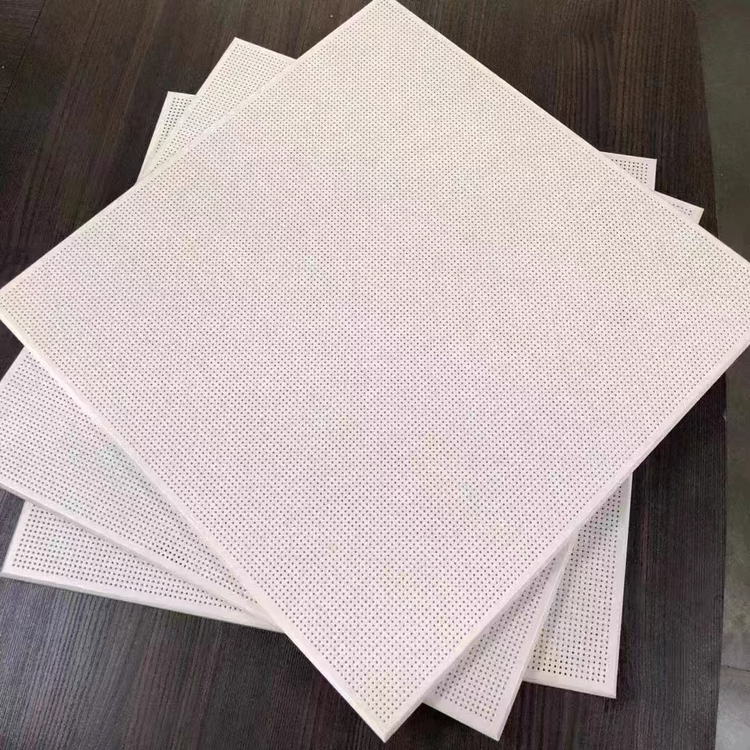 Fábrica de techo integrado 600*600 proyecto de chapa de aluminio especial punzonado microporoso plano oficina escuela fábrica