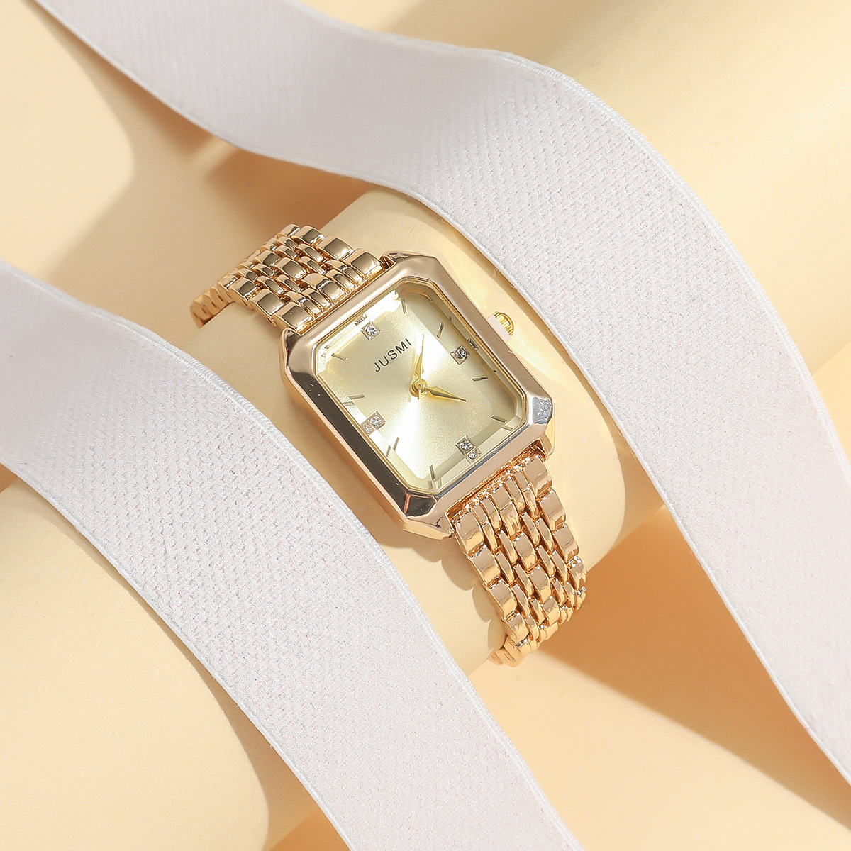 Fashionable New Square Dial Diamond Scale Women's Steel Band Quartz Watch Guilu S04442