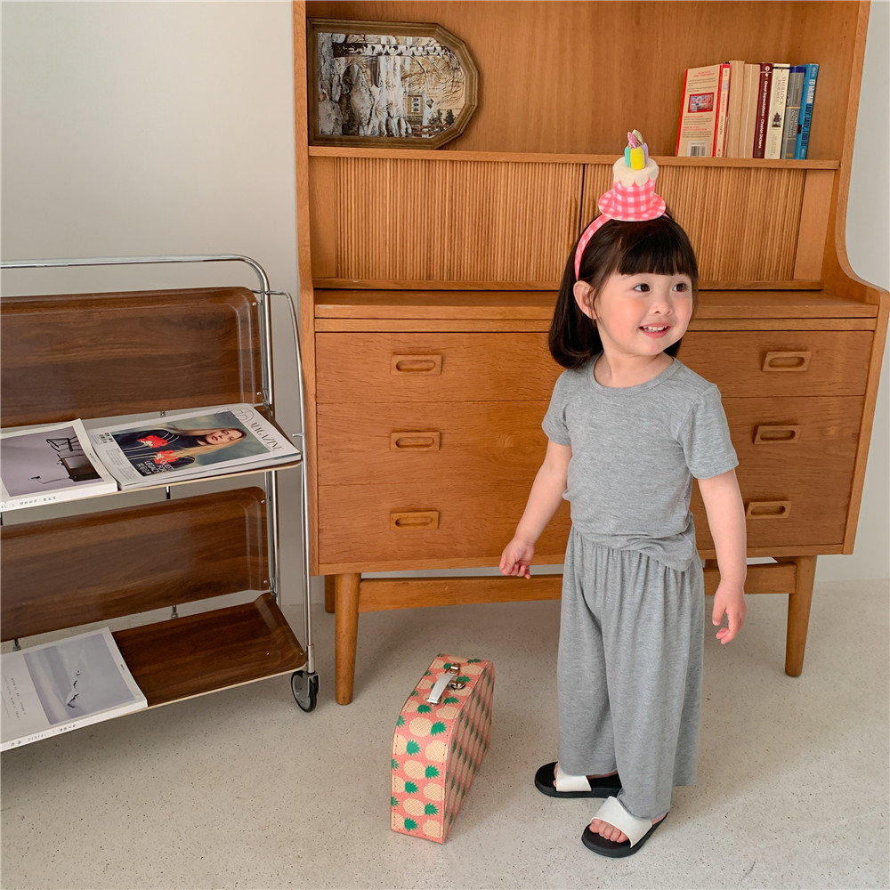 Corea del Sur ropa para niños al por mayor 2024 primavera y verano de los niños delgados color sólido desgaste del hogar traje bebé camiseta 7 pantalones dos piezas