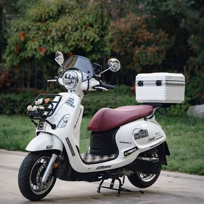 Motorcycle trunk: helmet box, modification accessories, color