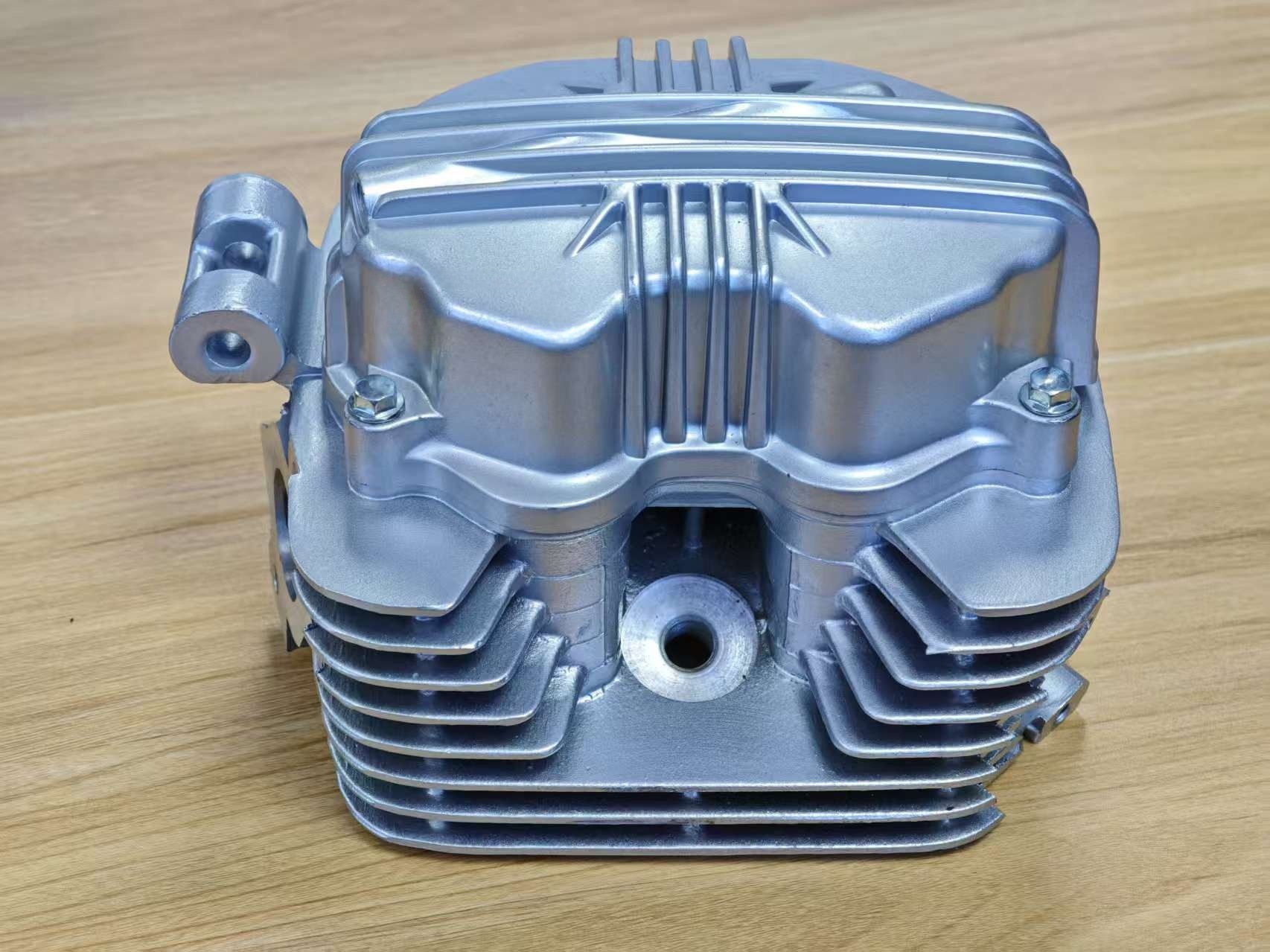 Motorcycle CG200 cylinder head assembly, compatible with Zongshen, Lifan, and Loncin 200cc engines, replacement part for cross-border sales