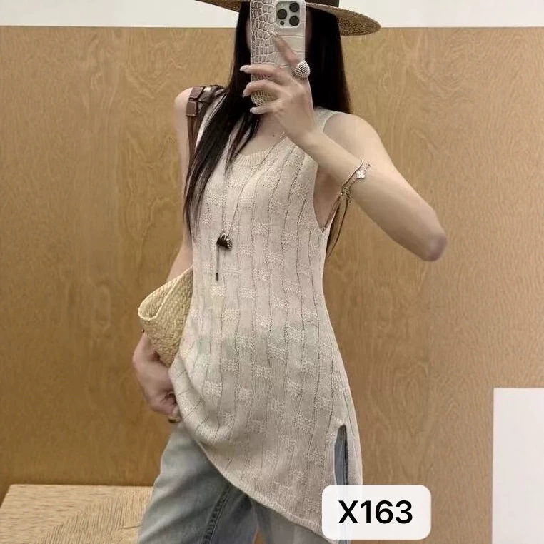Summer Korean-Style Old Money Style Floral Round-Neck Side-Slit Slim-Fit Slimming Knit Tank Top Fashionable Casual Chic Top Summer Korean-Style Old Money Style Floral Round-Neck Side-Slit Slim-Fit Slimming Knit Tank Top Fashionable Casual Chic Top