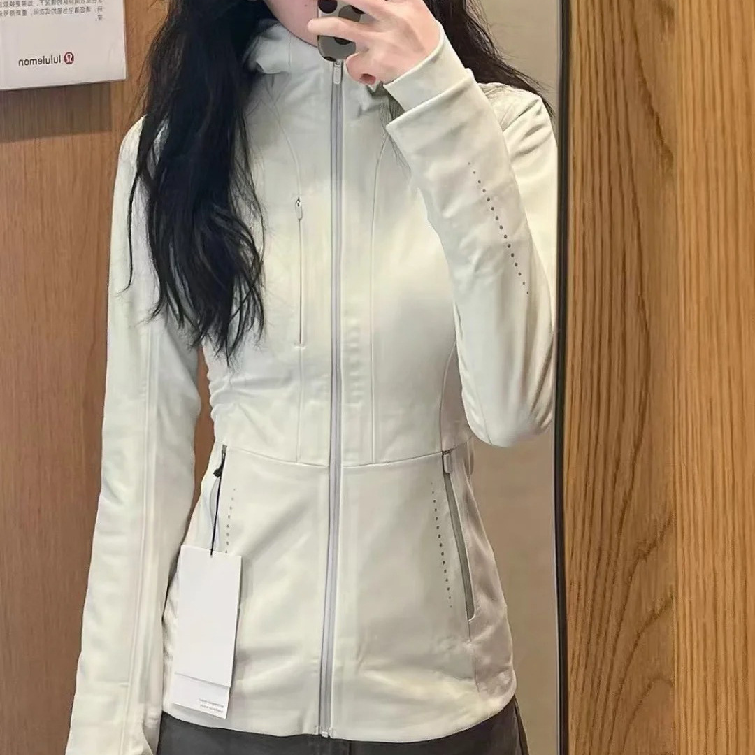 Spring and Autumn Fleece-Lined Outdoor Hiking Softshell Jacket Short Coat for Women, Waist-Cinching Slimming Hooded Sports Top Jacket