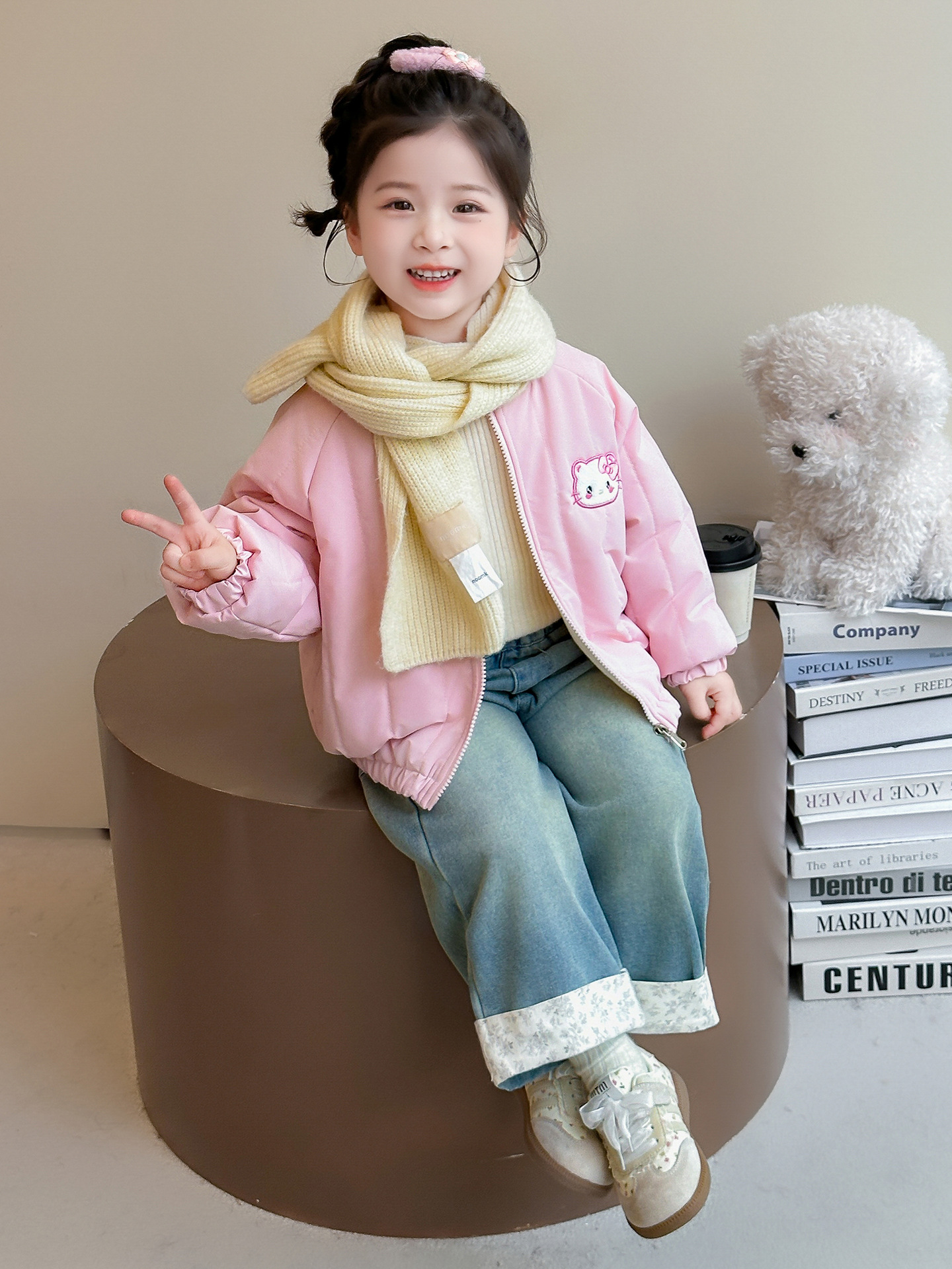 Niñas más chaqueta de terciopelo otoño-invierno 2025 nueva chaqueta de bebé de dibujos animados chaqueta de calles fritas chaqueta de invierno para niños chaqueta de invierno
