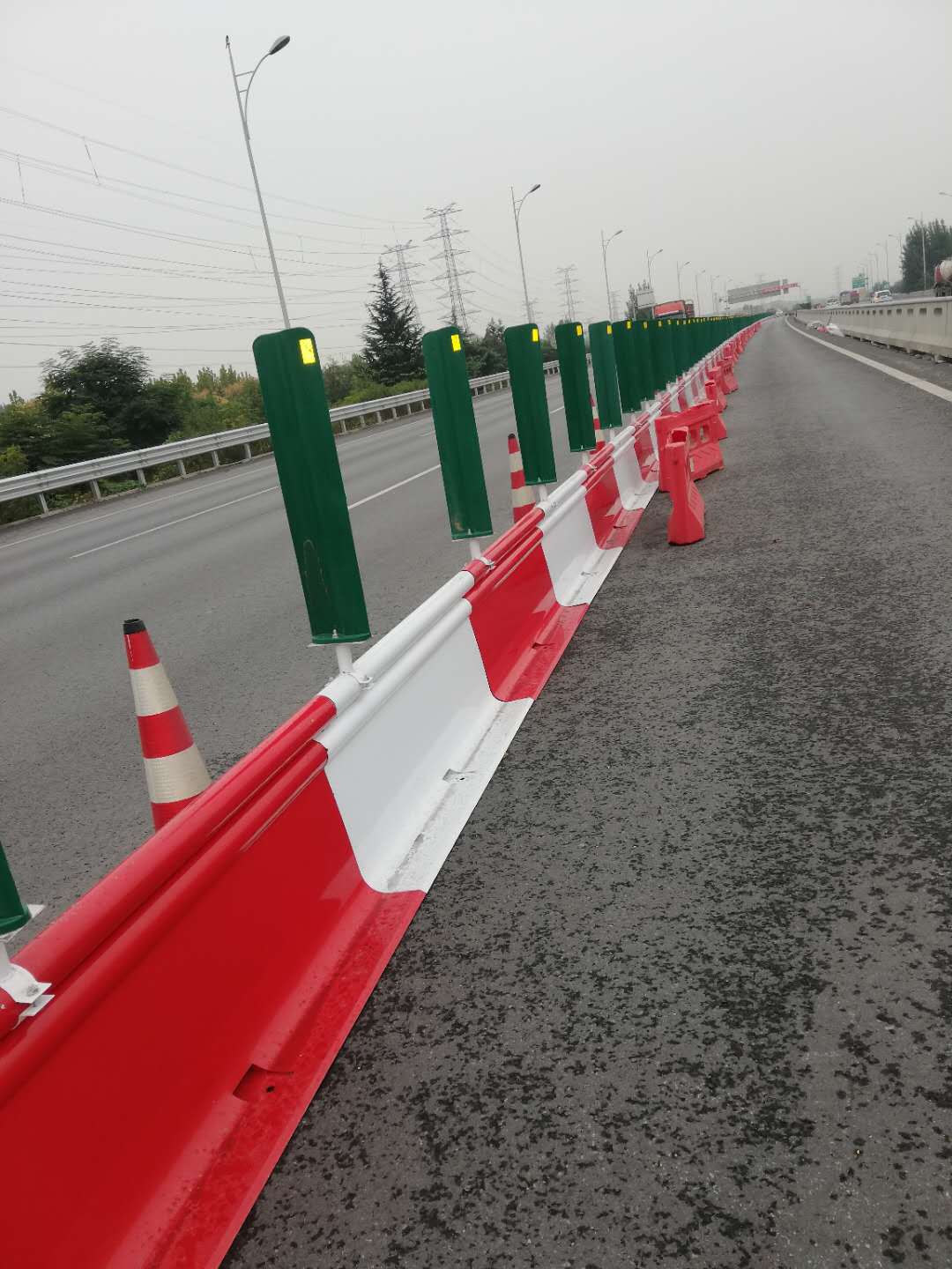 高速公路城市道路交安设施A级移动钢护栏、防撞护栏、八字护栏