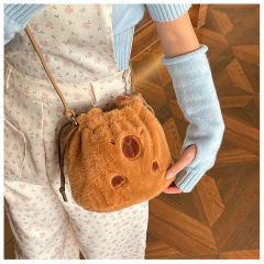 カピバラ斜めショルダーバッグ高颜値学生ぬいぐるみポケットかわいいカピバラ文房具収納袋新商品