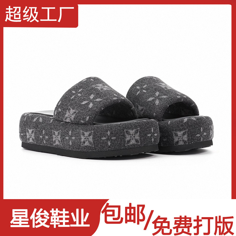 Zhao Lusi's Same Style! Cross-Print Thick-Soled Slippers for Women, 2026 Spring New Fashion Casual Outdoor Beach Shoes Zhao Lusi's Same Style! Cross-Print Thick-Soled Slippers for Women, 2026 Spring New Fashion Casual Outdoor Beach Shoes