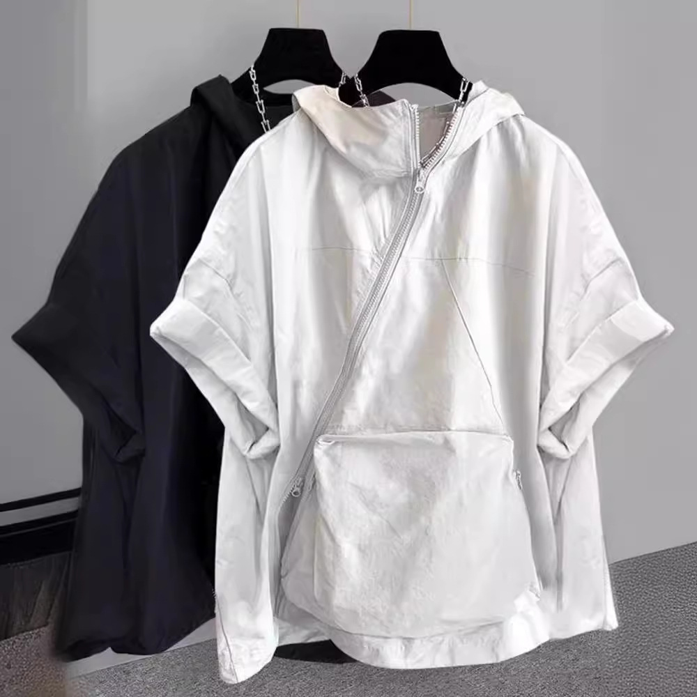 Design trend short sleeve T-shirt with zipper with hood