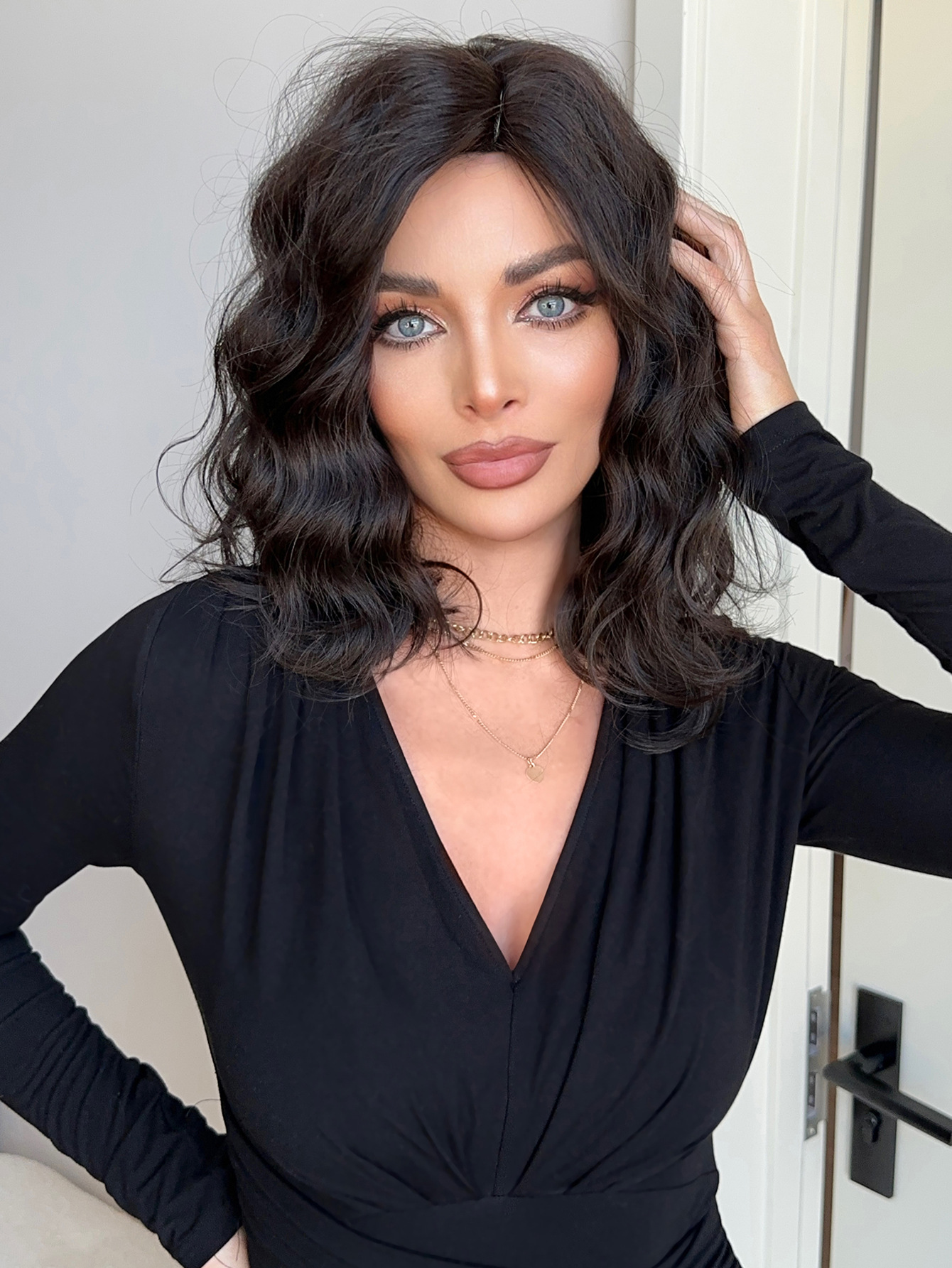 Unisex mittellanges lockiges Haar, kurzes Haar, Bob, Mittelscheitel, altersreduzierendes Chemiefaser-Hochtemperatur-Seidenperückenset_voghion.com