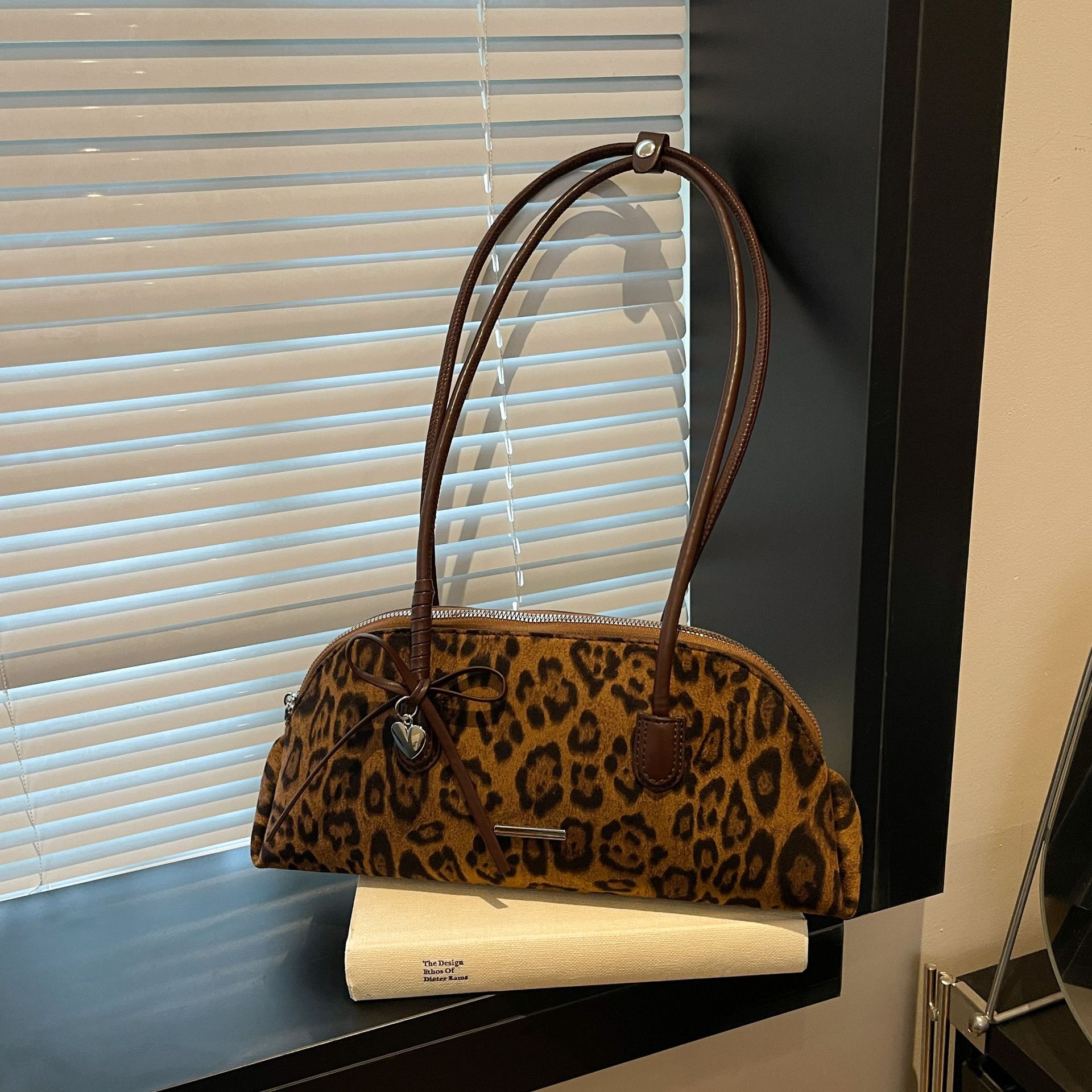 Retro Leopard Print Boston Bag For Women 2025 New Fashion Casual Large Capacity Commuter Shoulder Underarm Handbag - Thumbnail 8