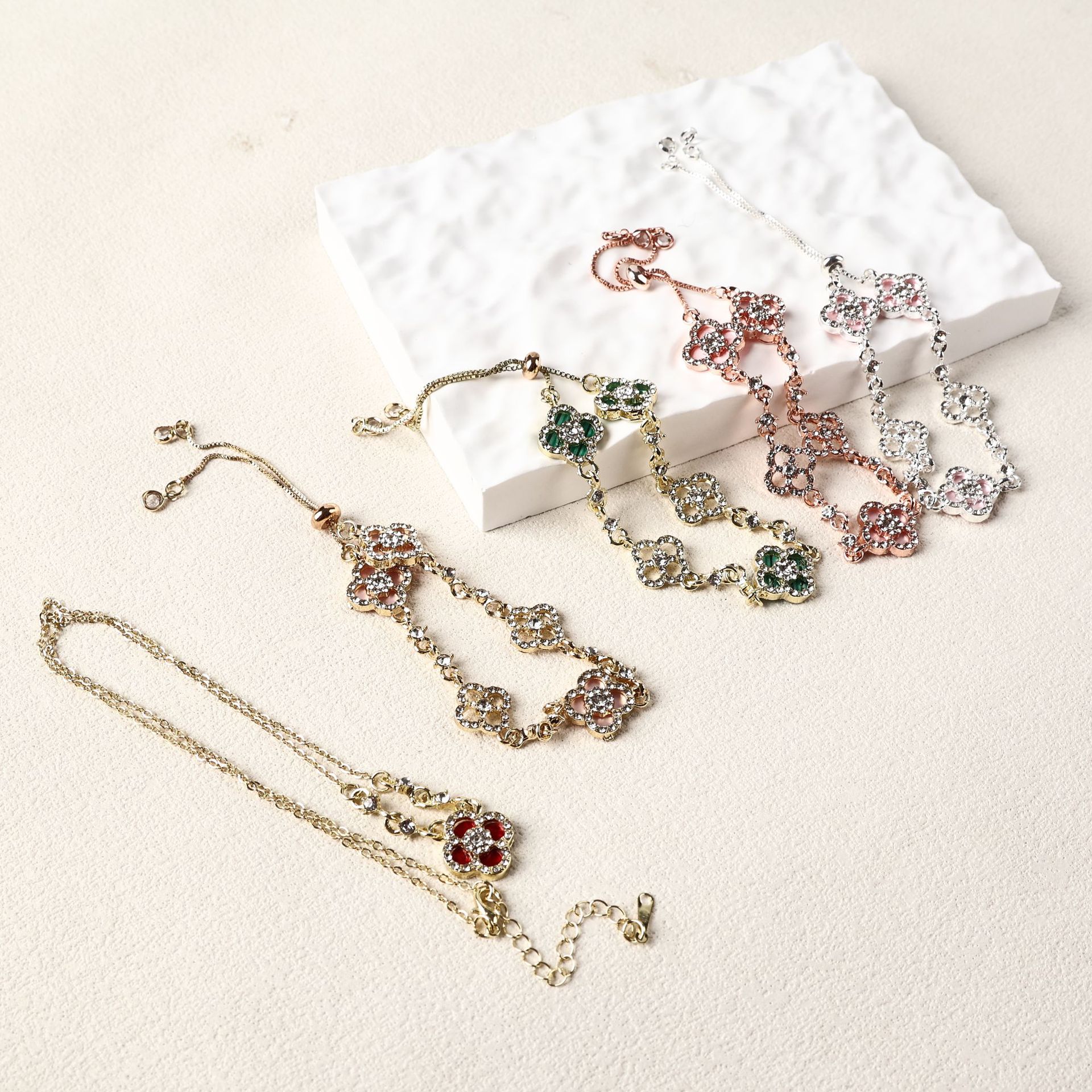 2026 New Cross-Border Necklace with Diamonds, Imitation Pink Shell Clover Bracelet for Women, High-End Light Luxury Exquisite Accessory
