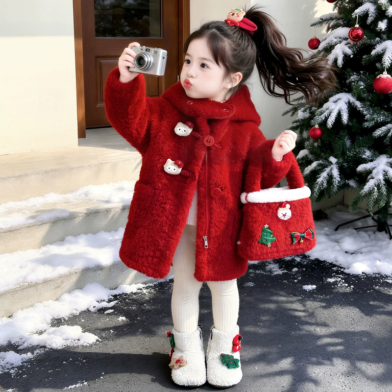 Куртка для девочек с капюшоном и овечьим мехом зимняя