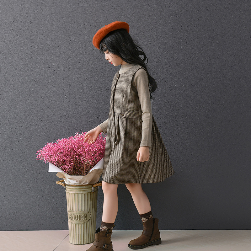 Vestido de chaleco retro nuevo estilo falda de chaleco de lana a cuadros temperamento de otoño e invierno estilo occidental falda de princesa para niños