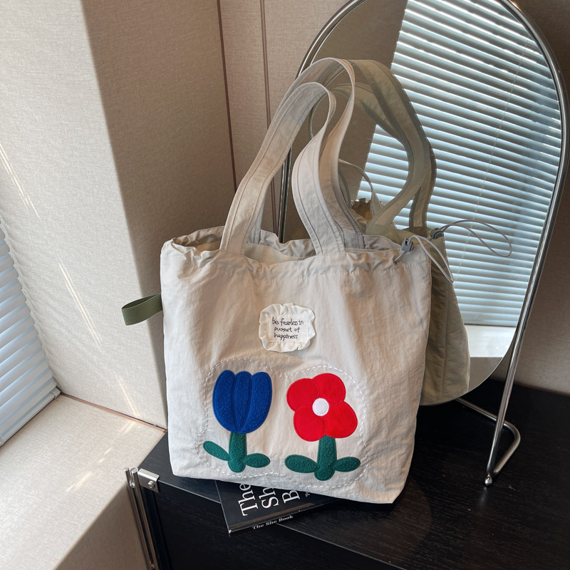 2025 夏の新スタイルナイロン刺繍巾着トートバッグ女性の韓国スタイルリラックスニッチ大容量ショルダーバッグ|undefined